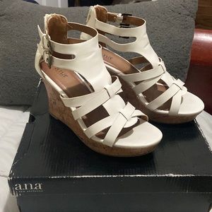 a.n.a Molly white wedges